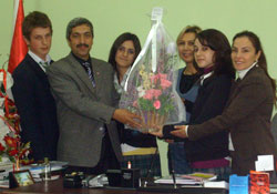 Öğretmenlere süpriz kutlama