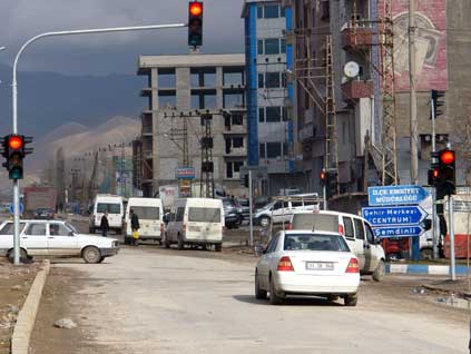 Yüksekovalılar trafik ışıklarıyla tanıştı