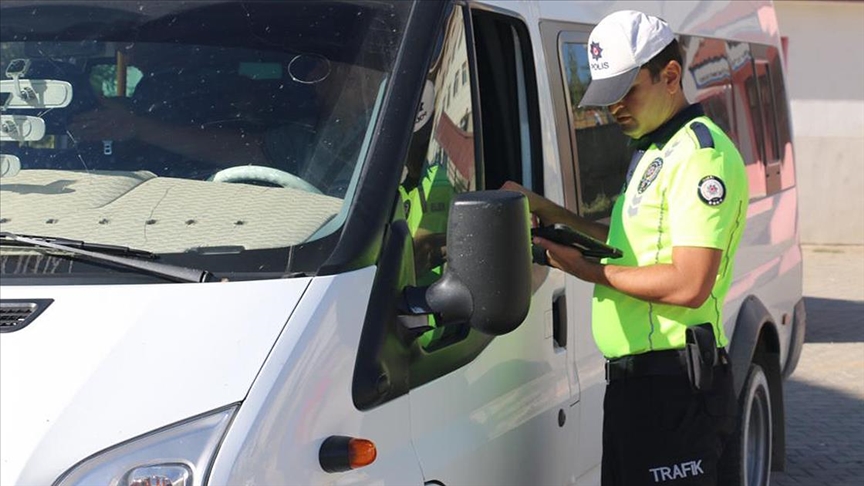 126 SERVİS ARACI TRAFİKTEN MEN EDİLDİ