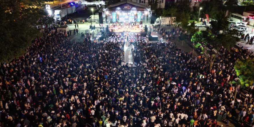 ÇARŞAMBA’DA GURUR DOLU BİR GECE