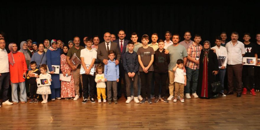 ÖĞRENCİLER ÖDÜLLERİNE KAVUŞTU