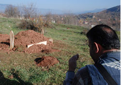 Babasını öldürdü