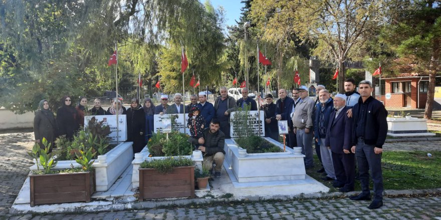 KABRİ BAŞINDA ANILDI