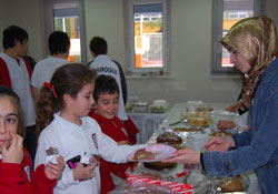 Kimsesizlere bayram hediyesi