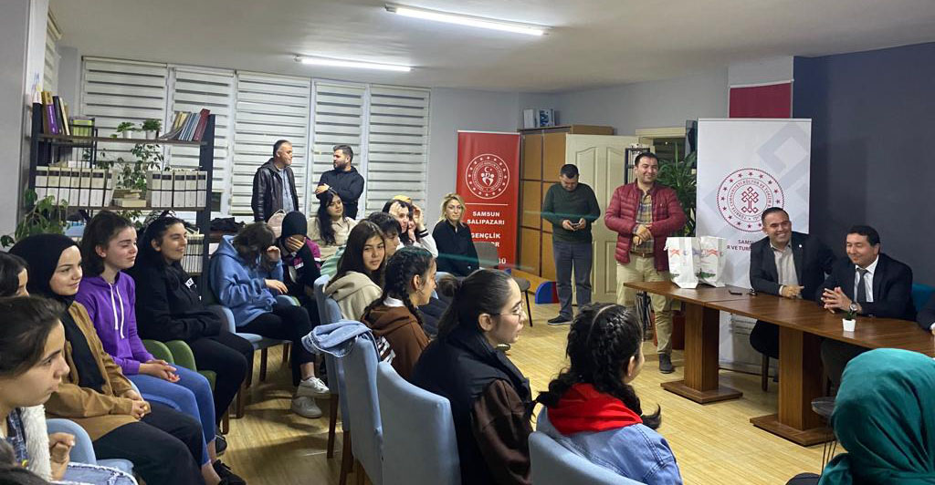 "GENÇLERİN FİKİRLERİNE ÖNEM VERİYORUZ"