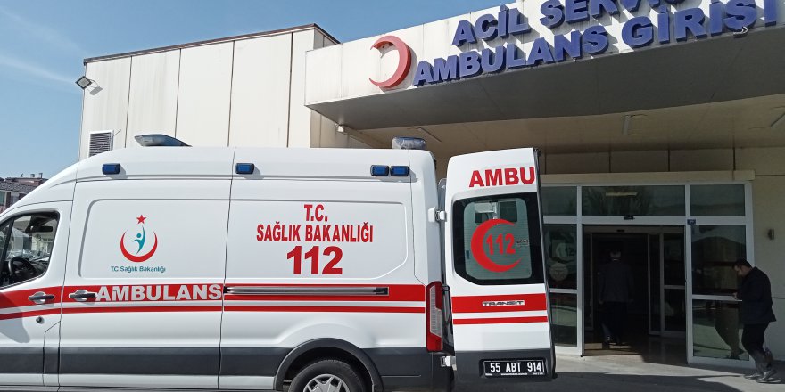 SAMSUN'DA İKİ OTOMOBİL ÇARPIŞTI