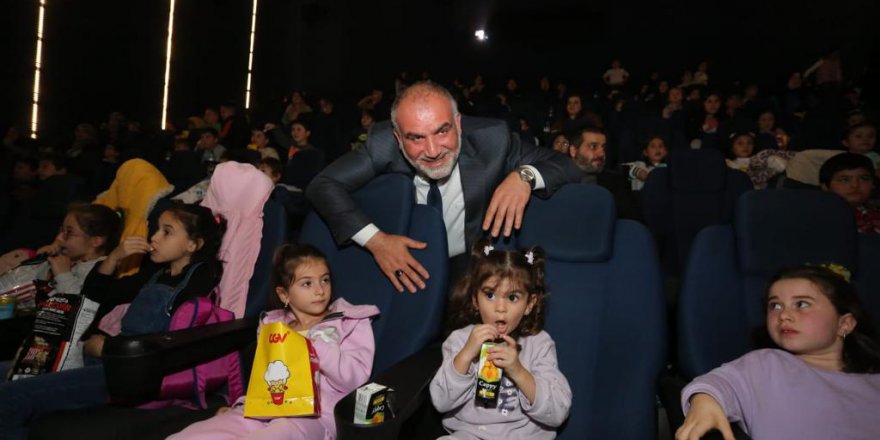 CANİK'TE ÇOCUKLAR SİNEMAYLA EĞLENDİ