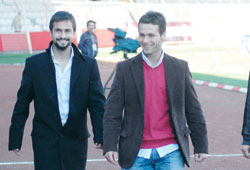 Can tribünden izledi