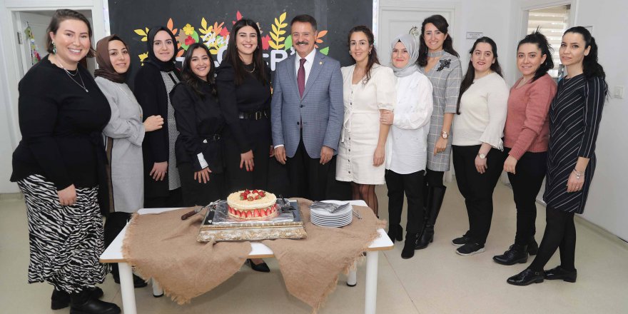 ATAÇOCUKLU ÖĞRETMENLER İÇİN KUTLAMA