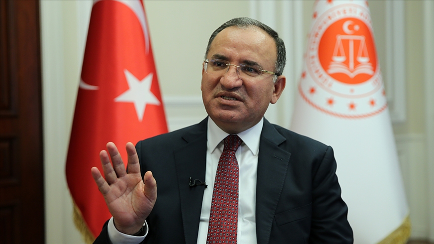 "KADINLARDAN YANA TARAFIZ"