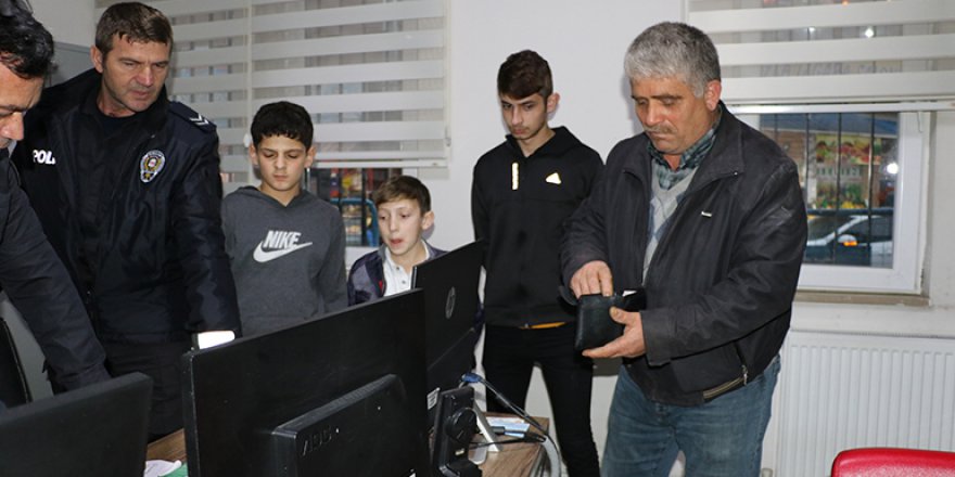 SAMSUNLU 3 GENÇTEN GURURLANDIRAN HAREKET