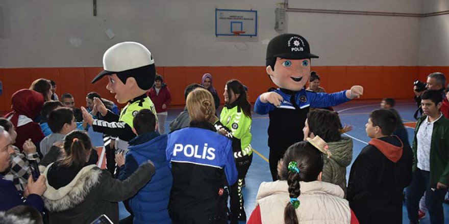 ÖZEL ÇOCUKLARLA HALK OYUNLARI OYNADILAR