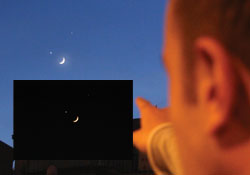 Gökyüzü ay-yıldıza büründü