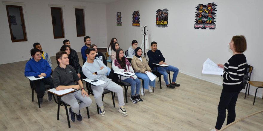 SANAT KURSLARINA İLGİ DİKKAT ÇEKİCİ