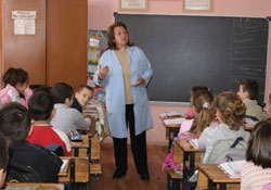 Öğretmenine müdür oldu