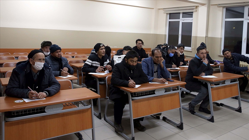 YABANCILARA SOSYAL UYUM EĞİTİMİ VERİLDİ