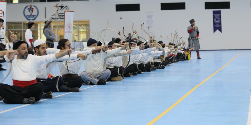 ATIŞLAR GELENEKSEL KIYAFETLERLE YAPILDI