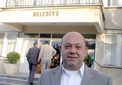 Belediye başkanlığına aday oldu