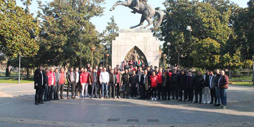 GENÇLER AYNI ÇATI ALTINDA