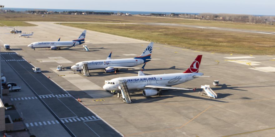 SAMSUN ÇARŞAMBA HAVALİMANI'NDA YOLCU YOĞUNLUĞU