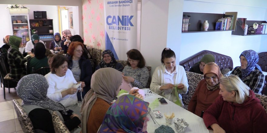 ÖĞRENCİLER İÇİN ATKI VE BERE ÖRDÜ