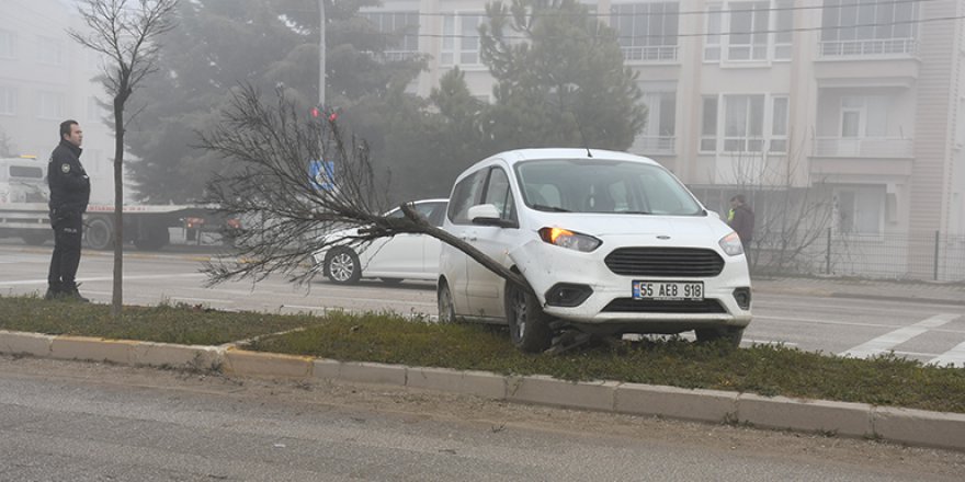 YOĞUN SİS KAZALARA NEDEN OLDU