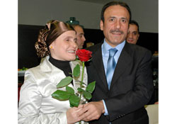 Genç'ten engellilere gül