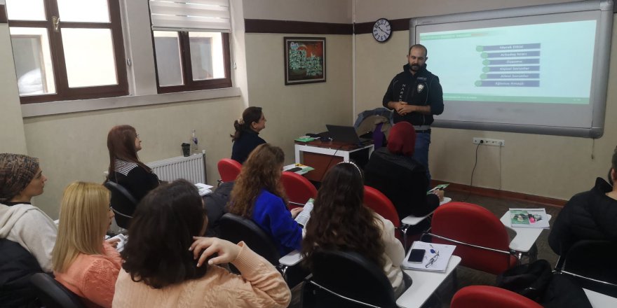 ‘EN İYİ NARKOTİK POLİSİ ANNE’ EĞİTİMİ
