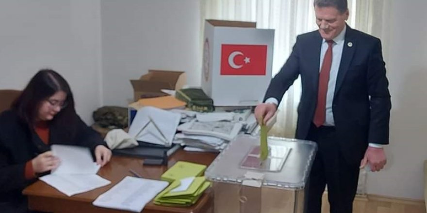 YENİDEN BAYRAM KONUŞ