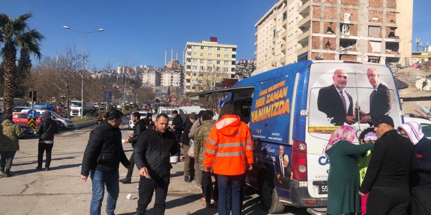 'CAK' ENKAZ ALTINDA KALAN VATANDAŞI KURTARDI