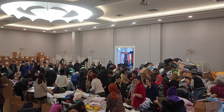YÜZLERCE GÖNÜLLÜ UYUMADAN ÇALIŞTI