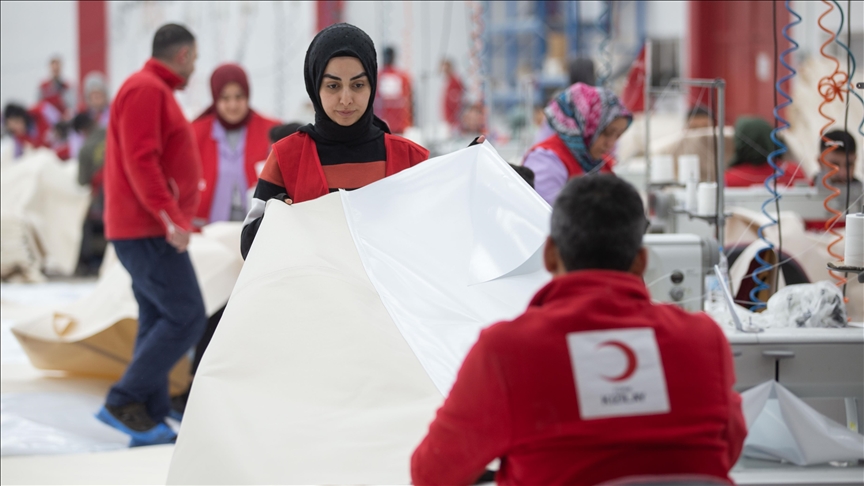 TÜRK KIZILAY GÜNLÜK ÇADIR ÜRETİMİNİ İKİ KATINA ÇIKARDI