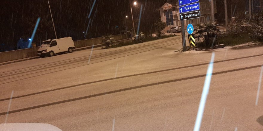 866 KÖY VE MAHALLE YOLU ULAŞIMA KAPANDI