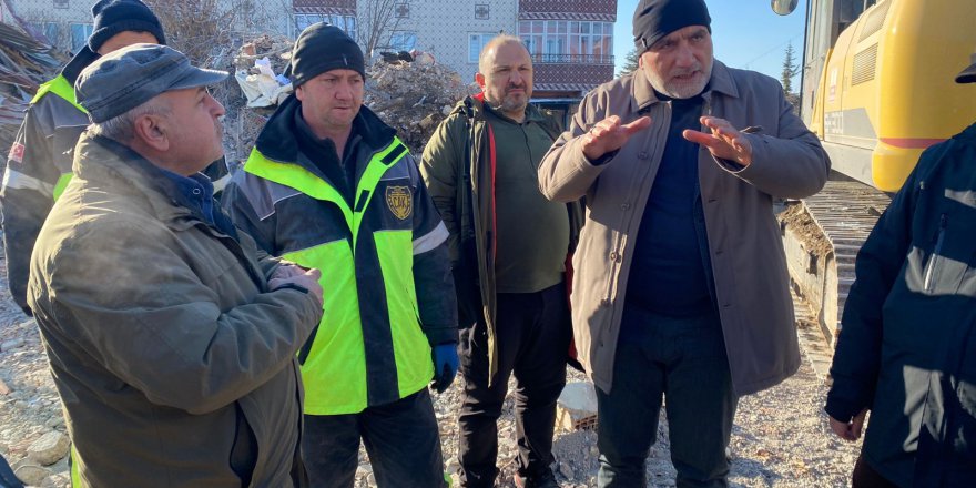 İBRAHİM SANDIKÇI DEPREM BÖLGESİNDE