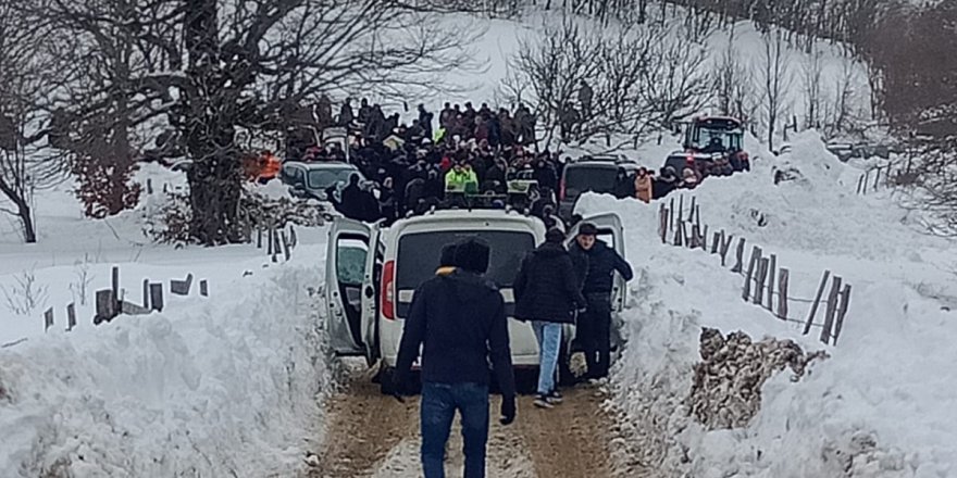 DEPREMDE YAŞAMINI YİTİREN ÇİFT SAMSUN'DA DEFNEDİLDİ