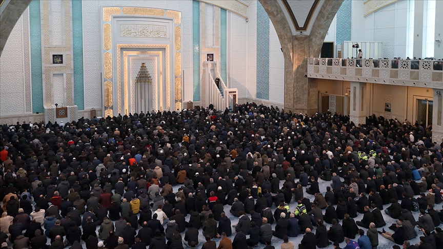 CAMİLERDE DEPREM KONULU HUTBE OKUNDU
