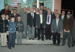 Kaldırım kavaklılarla bir arada