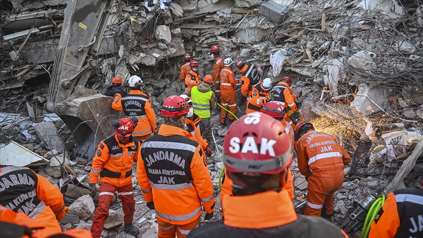 DEPREM BÖLGESİNE YARDIM SEFERBERLİĞİ SÜRÜYOR