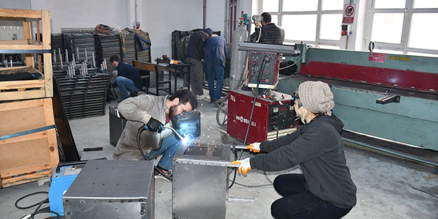 DEPREM BÖLGESİ İÇİN ÜRETİM YAPIYORLAR