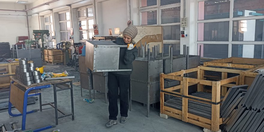DEPREMZEDELER İÇİN SEYYAR TUVALET ÜRETİYORLAR
