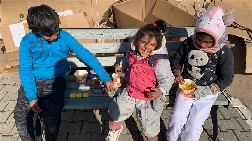 TÜRK KIZILAY’DAN ÇOCUKLARA İKRAM