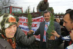 İlkadım bin 500 fidan dağıttı