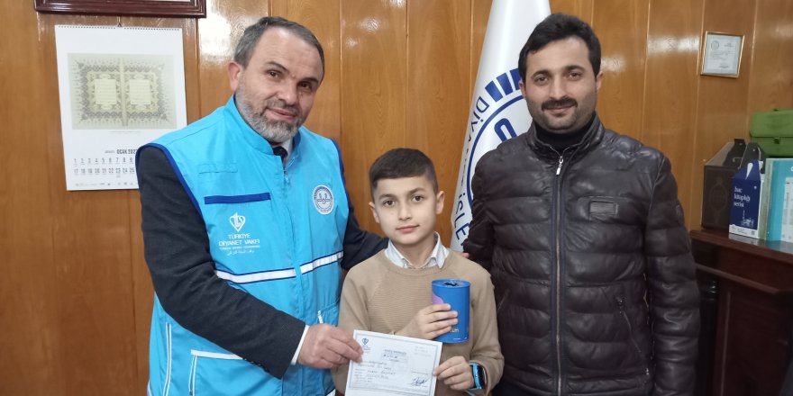 BİRİKTİRDİĞİ PARAYI BAĞIŞLADI