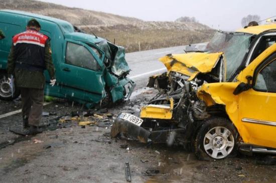 Sivas'ta trafik kazası. 7 ölü