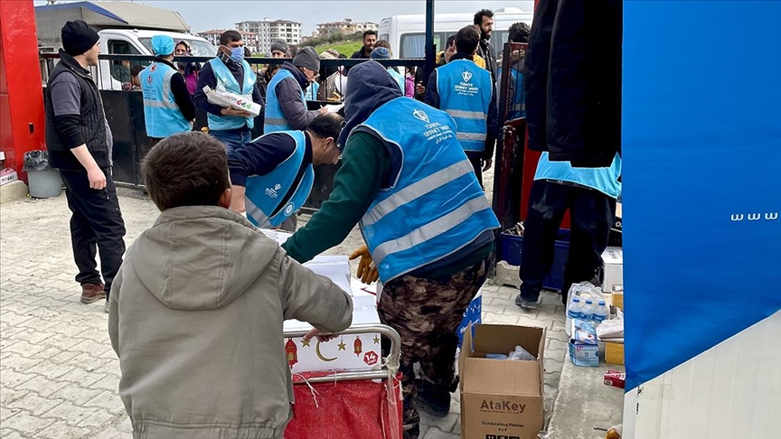 DEPREMZEDELERE YARDIMLAR SÜRÜYOR