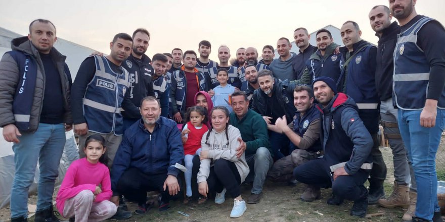 DEPREMZEDE ÇOCUĞA DOĞUM GÜNÜ SÜRPRİZİ