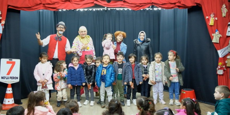 CANİK'TE MİNİKLERİN TİYATRO SEVİNCİ