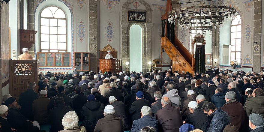 YAŞAMINI YİTİRENLER İÇİN MEVLİT OKUNDU