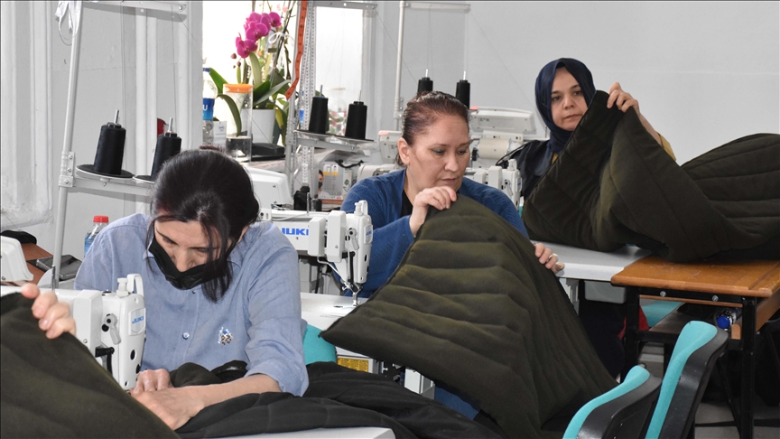 “DEPREMZEDELER ÜŞÜMESİN” DİYE MAKİNE BAŞINA GEÇTİLER