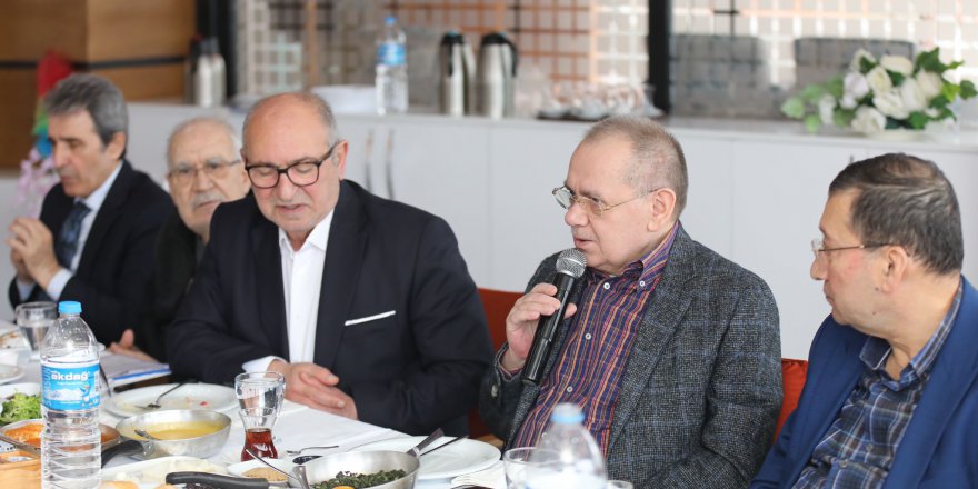 İŞ İNSANLARIYLA BİR ARAYA GELDİ